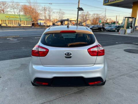 2015 Kia Rio 5-Door LX