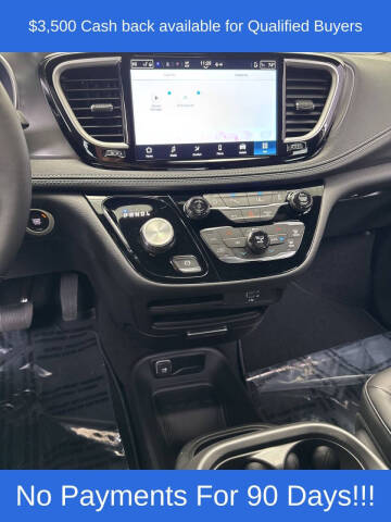 2026 Chrysler Pacifica Select