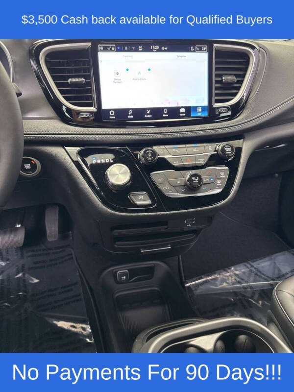 2026 Chrysler Pacifica Select