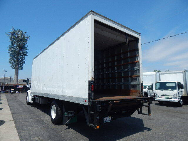 2018 Freightliner M2 106