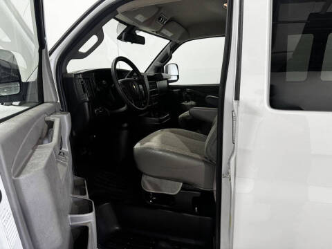 2025 Chevrolet Express LT 3500