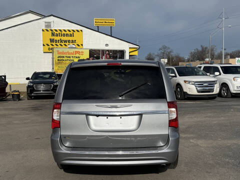 2014 Chrysler Town and Country Touring