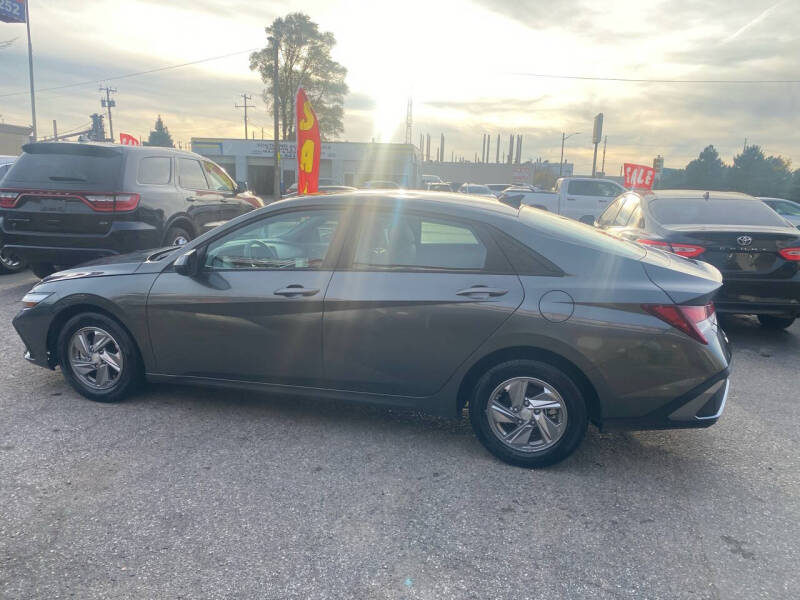 2025 Hyundai Elantra SE