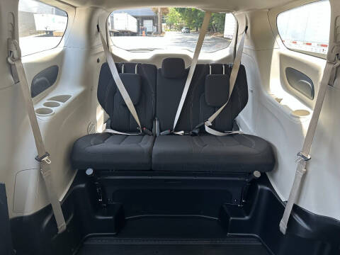 2022 Chrysler Voyager LX