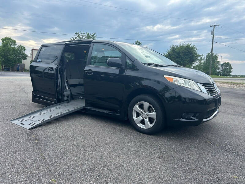 2015 Toyota Sienna for sale at ULTIMATE MOTORS in Midlothian VA