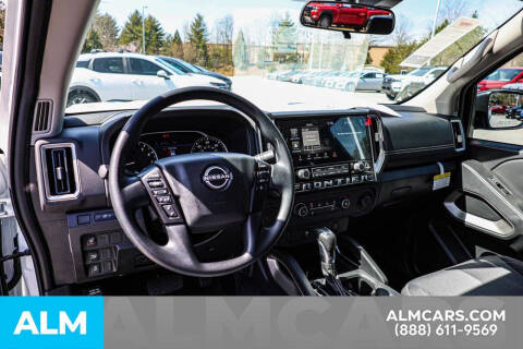 2025 Nissan Frontier SV