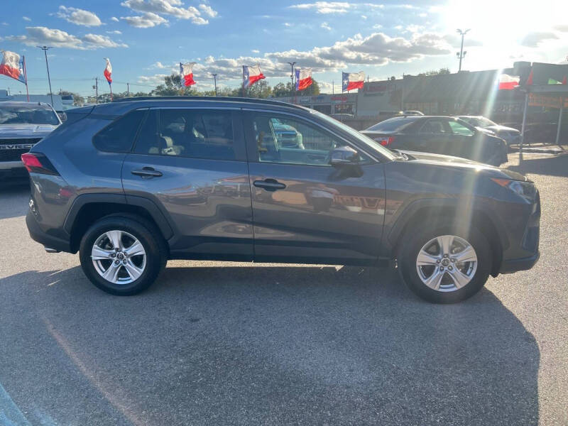 2020 Toyota RAV4 XLE