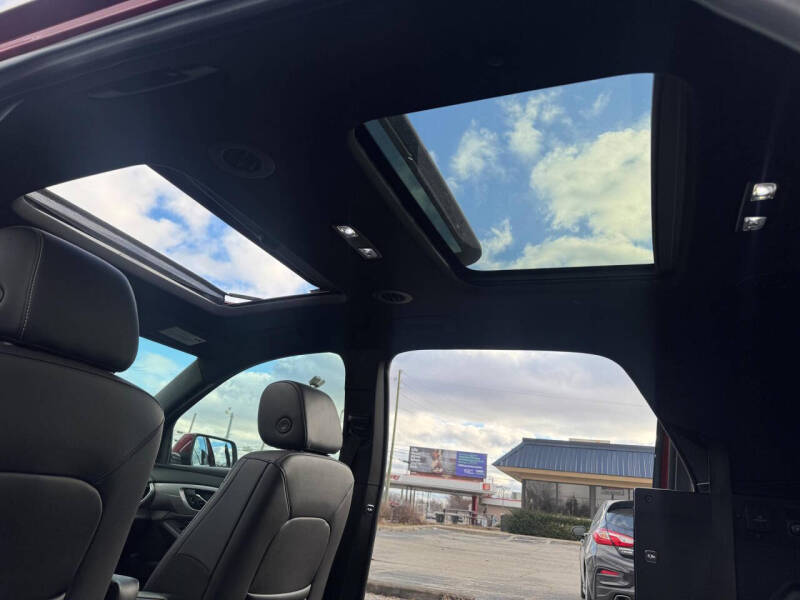 2022 Chevrolet Traverse LT Leather