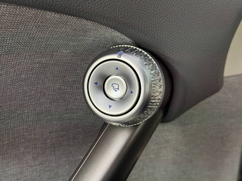 2024 Genesis GV60 Standard