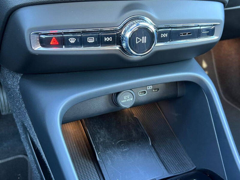 2022 Volvo C40 Recharge Pure Electric P8