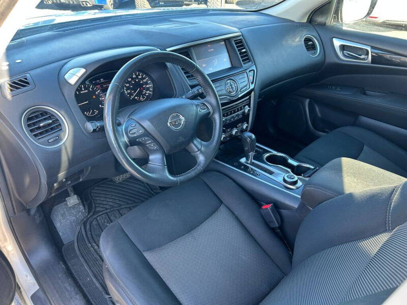 2017 Nissan Pathfinder SV