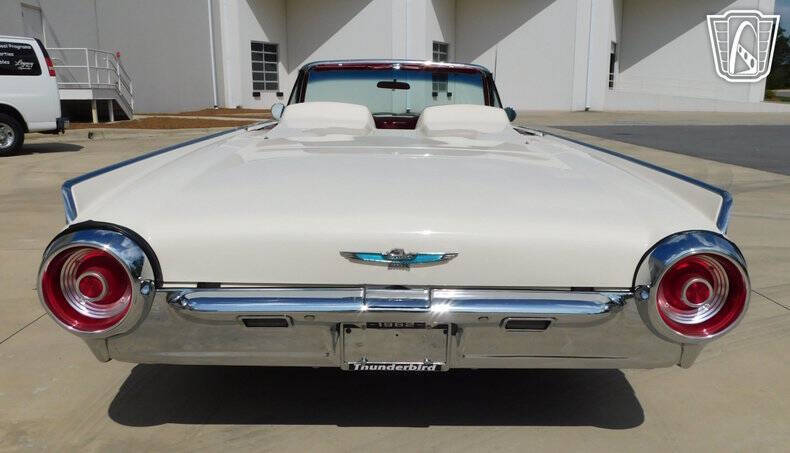 1962 Ford Thunderbird