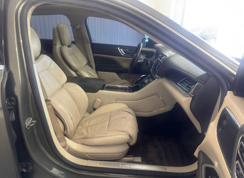 2017 Lincoln Continental Select