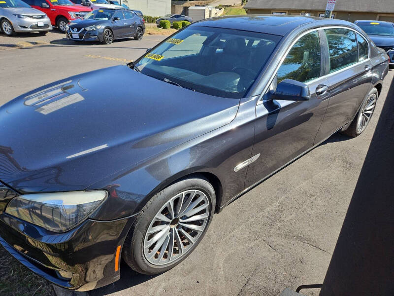 2011 BMW 7 Series 740i photo 12