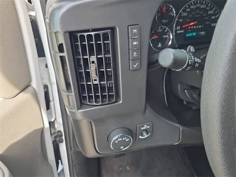 2025 Chevrolet Express LS 3500