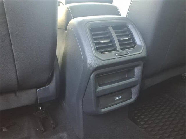 2025 Volkswagen Taos SE