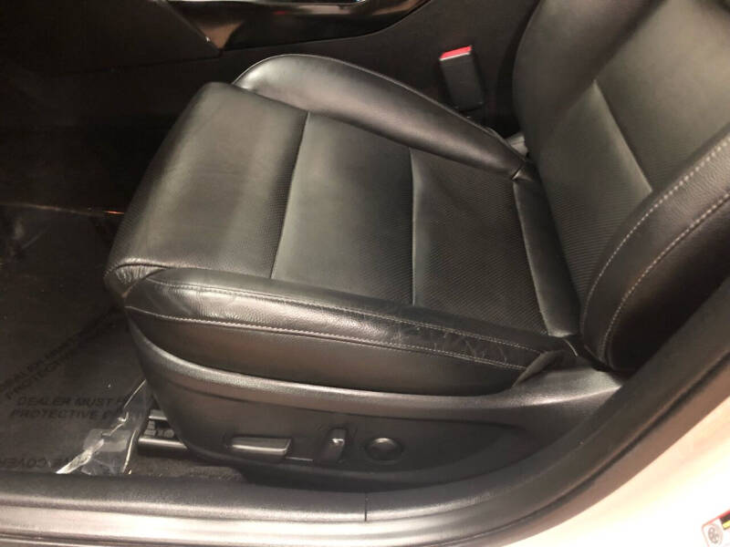 2017 Kia Cadenza Premium