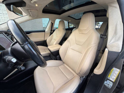 2016 Tesla Model S 90D