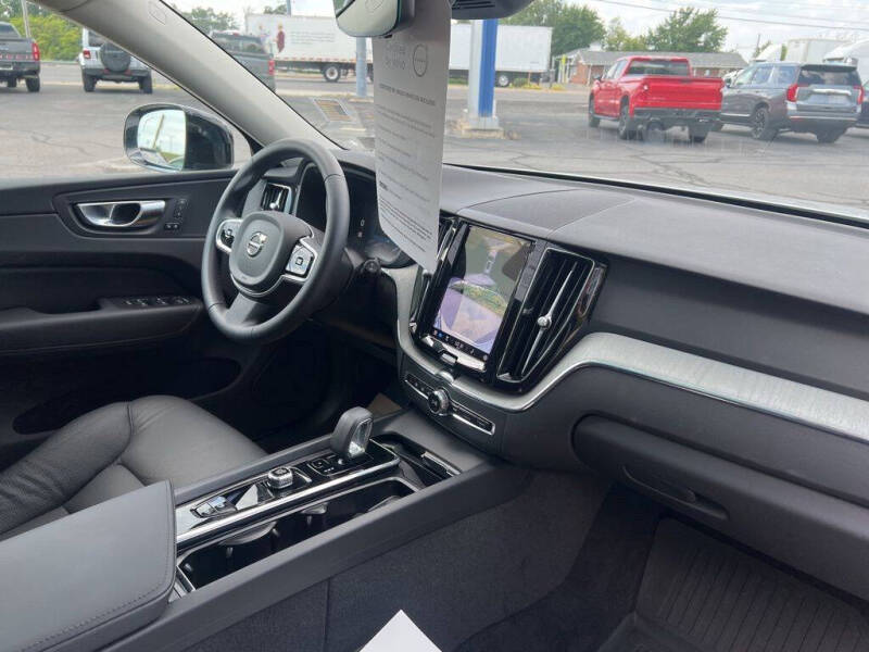 2025 Volvo XC60 T8 Plus Dark Theme