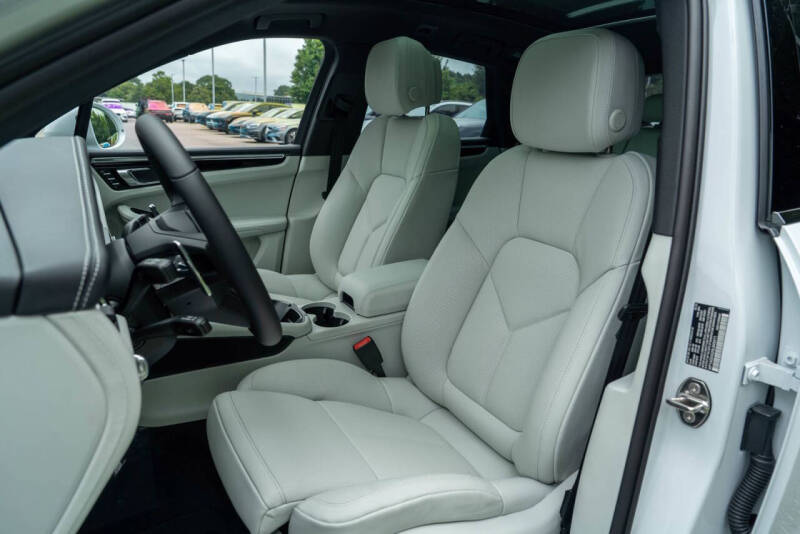 2025 Porsche Macan S