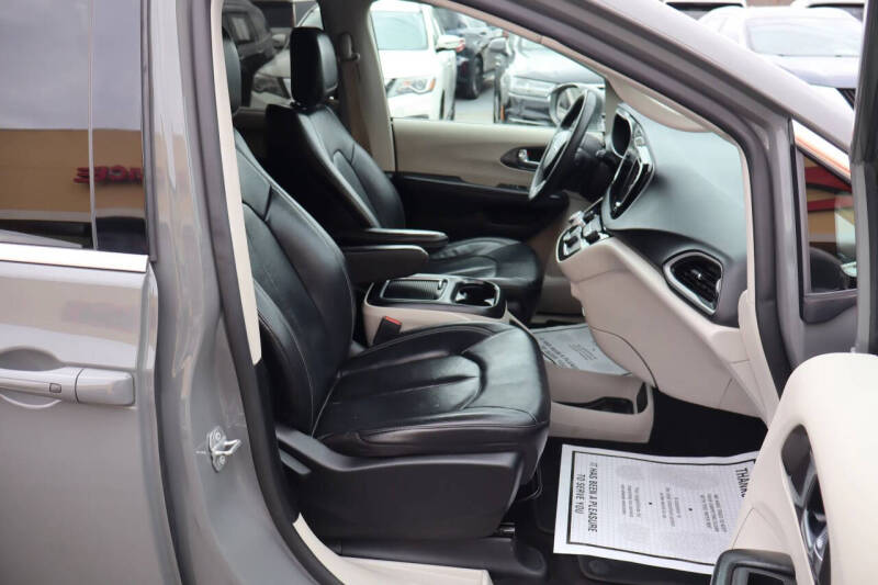 2022 Chrysler Pacifica Touring L