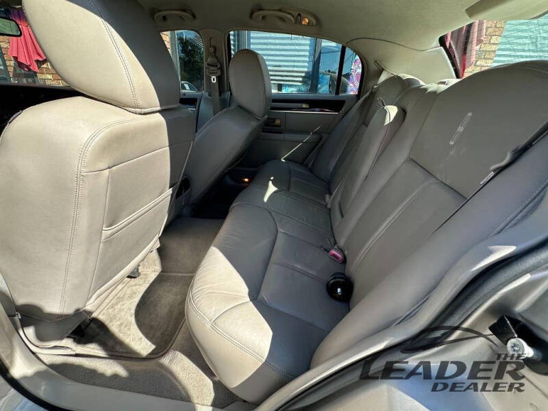 2011 Lincoln Town Car Signature Limited