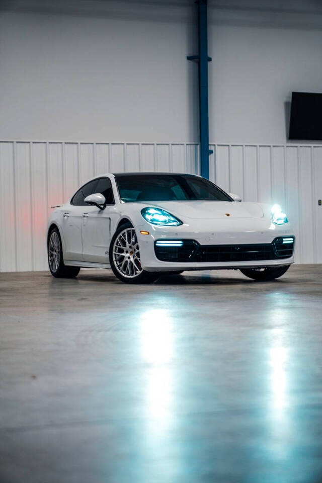 2020 Porsche Panamera GTS's photo