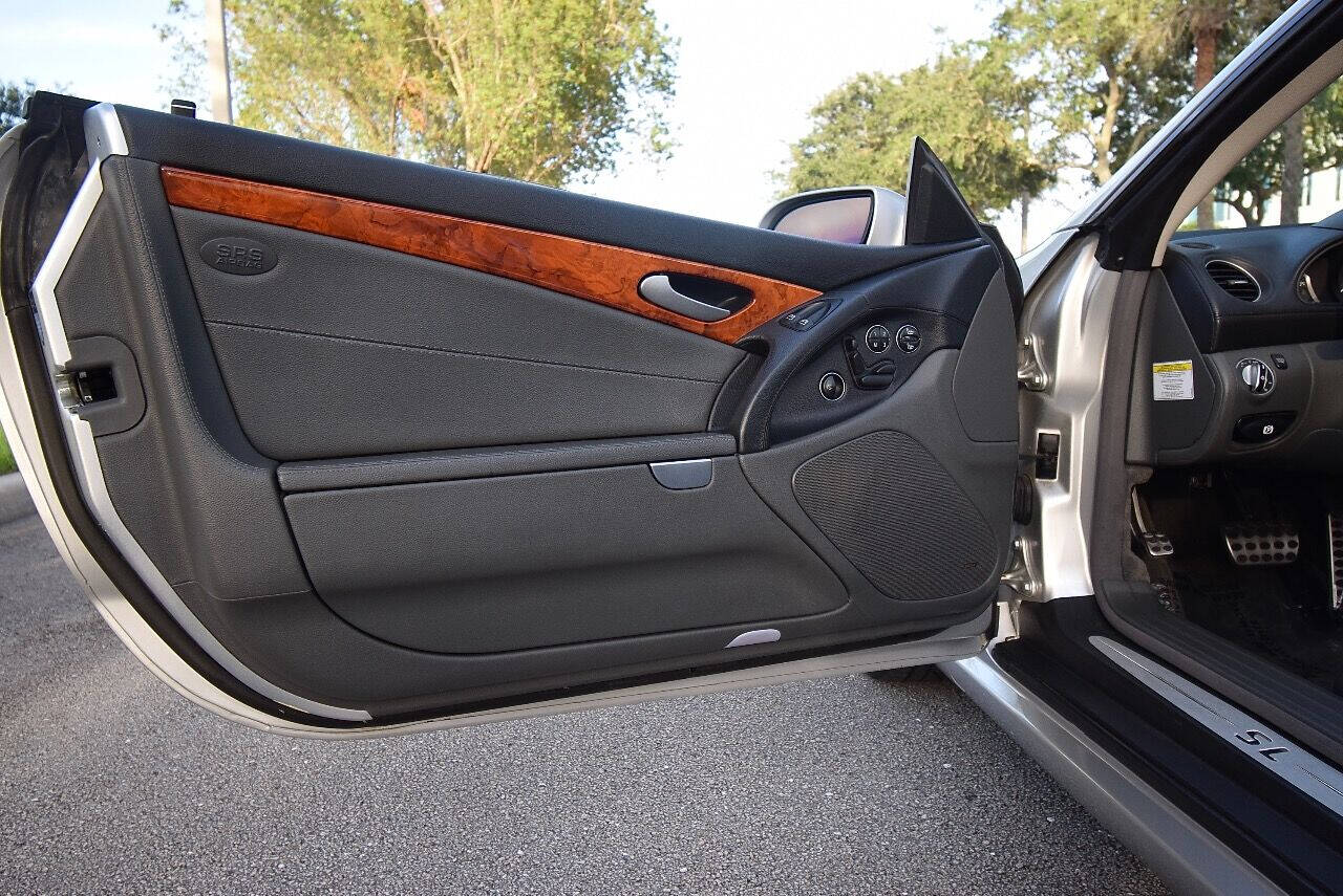 2005 Mercedes-Benz SL-Class 13