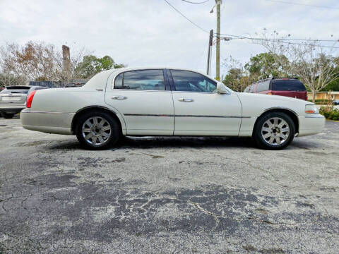 2005 Lincoln Town Car Signature Limited