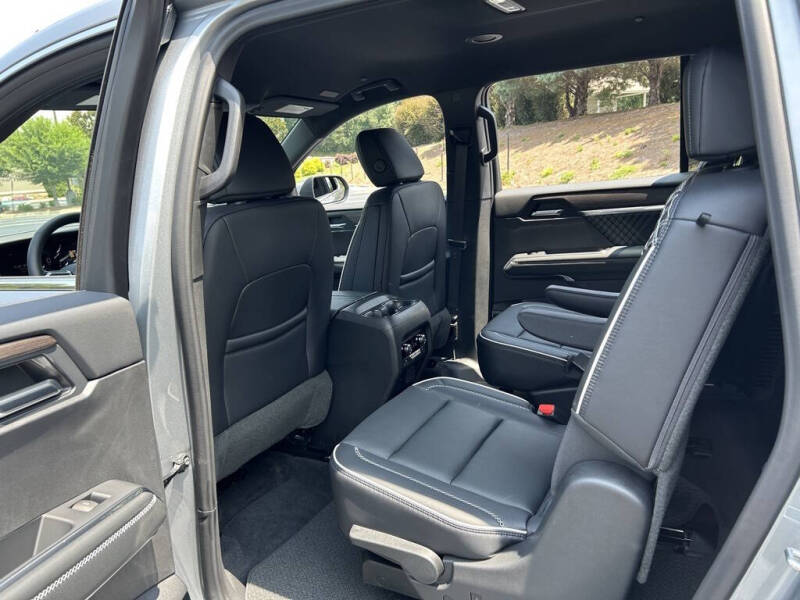 2025 GMC Acadia Denali