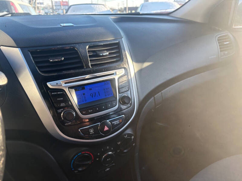2014 Hyundai Accent SE