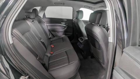 2021 Audi e-tron quattro Premium