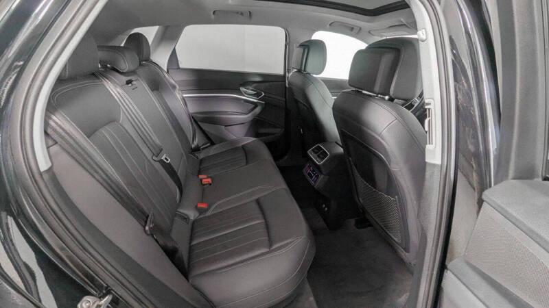 2021 Audi e-tron quattro Premium