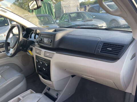 2010 Volkswagen Routan SE