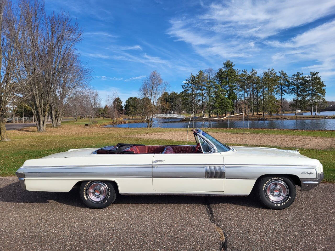 1962 Oldsmobile Starfire 