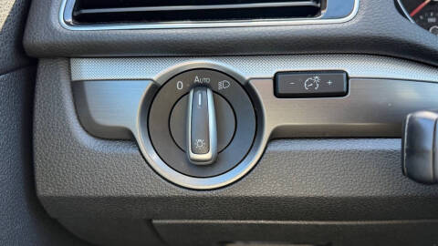 2017 Volkswagen Passat 1.8T R-Line