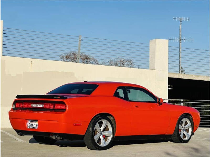 2008 Dodge Challenger SRT8 photo 4