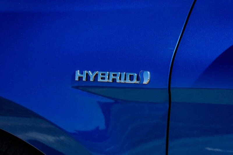 2020 Toyota Camry Hybrid LE