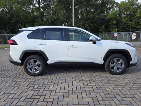 2025 Toyota RAV4 Hybrid XLE