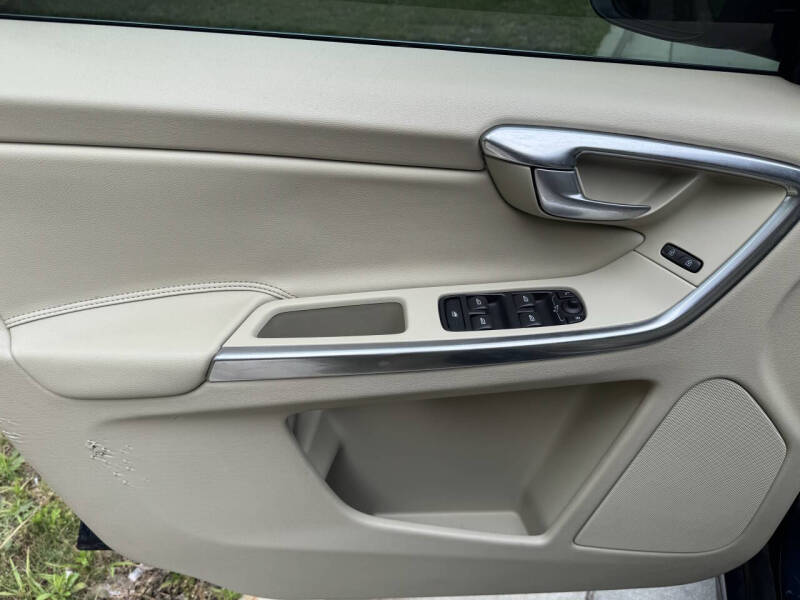 2015 Volvo XC60 T5 Drive-E Platinum