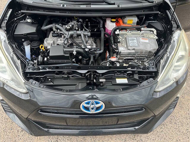 2016 Toyota Prius c Two photo 22