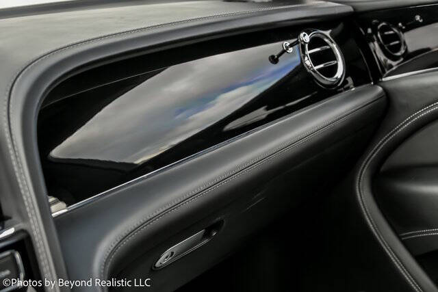 2024 Bentley Bentayga Hybrid