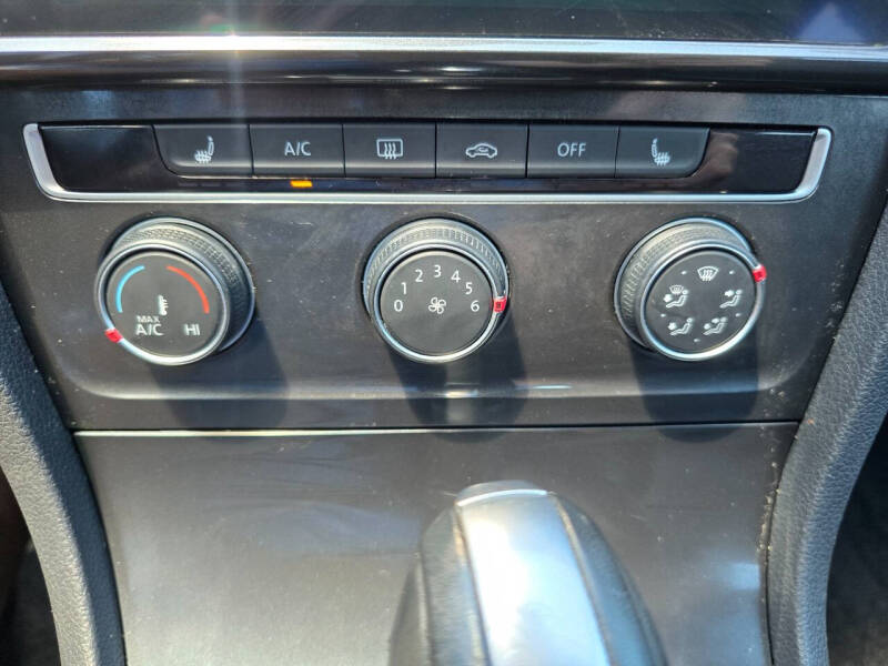 2019 Volkswagen Golf SE
