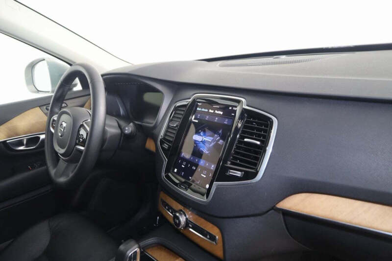 2024 Volvo XC90 B5 Plus Bright Theme