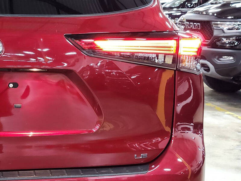 2022 Toyota Highlander LE