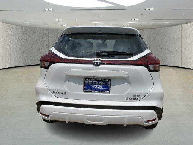 2023 Nissan Kicks SR