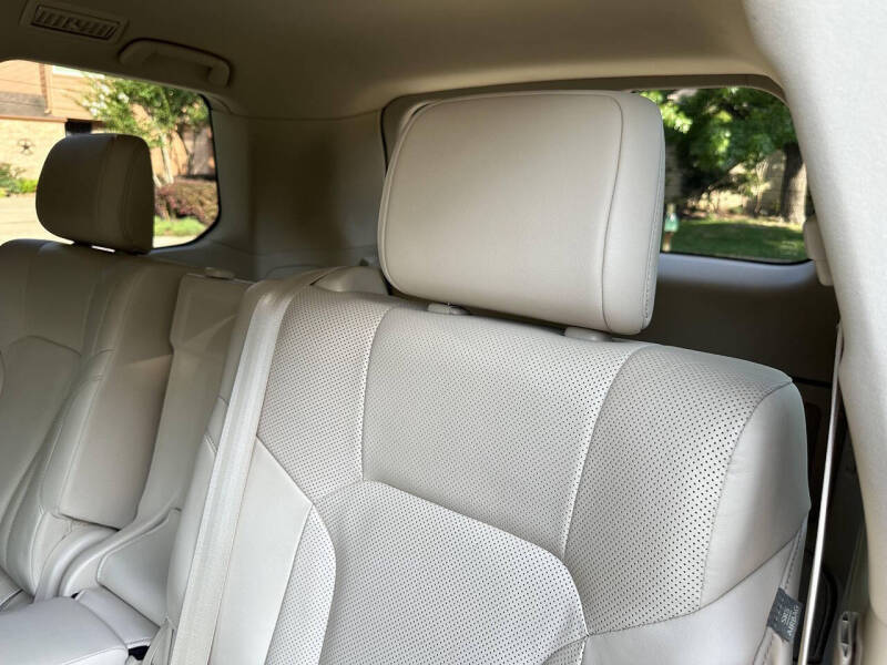 2019 Lexus LX 570 Three-Row