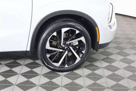 2023 Mitsubishi Outlander SE