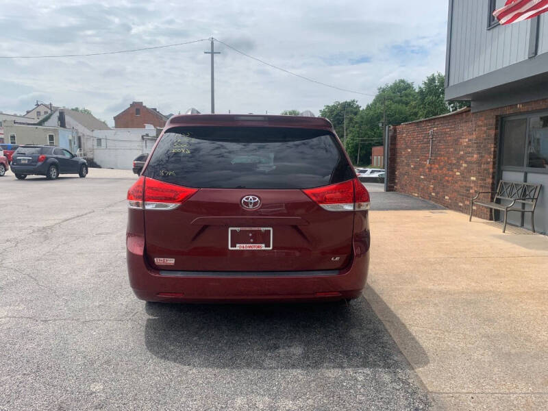 2014 Toyota Sienna LE 7-Passenger Auto Access Seat