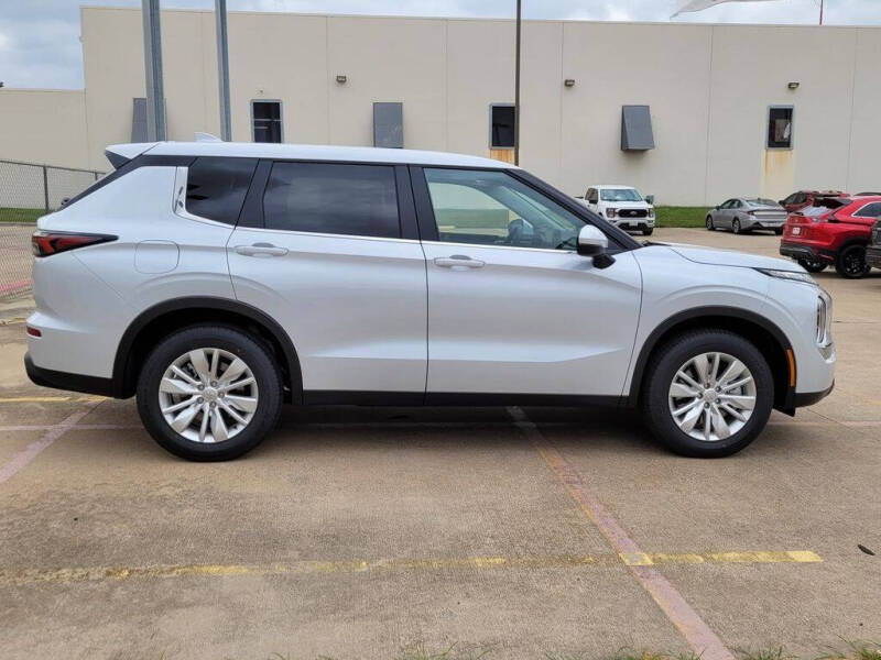2026 Mitsubishi Outlander ES